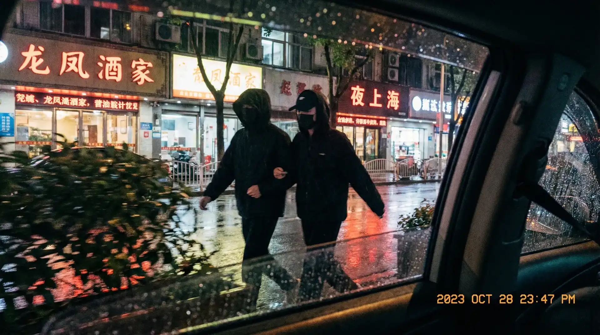 czech street pick-up - 顶流明星深夜密会现场抓拍照片